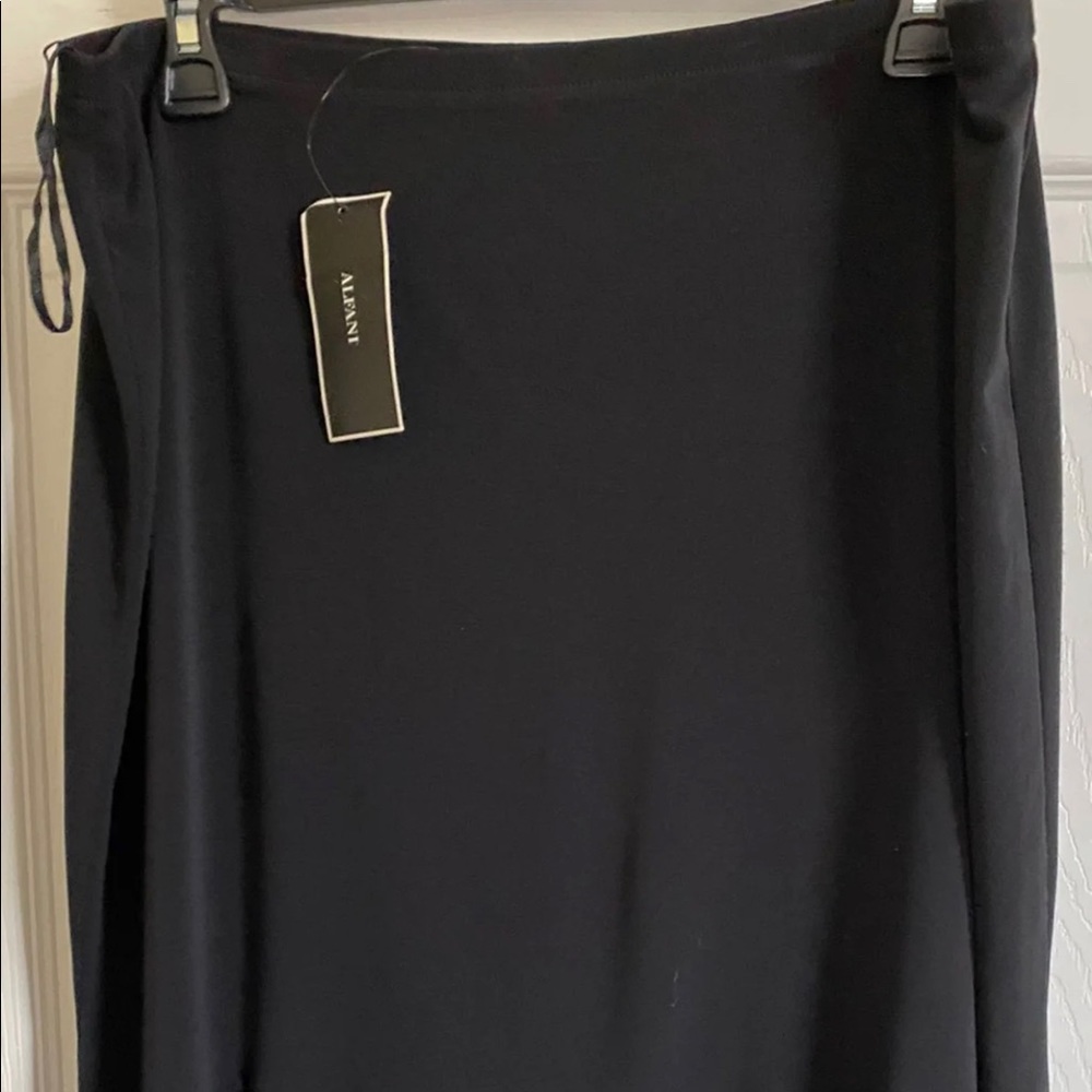 Alfani Woman's black skirt Sz XL NWT
